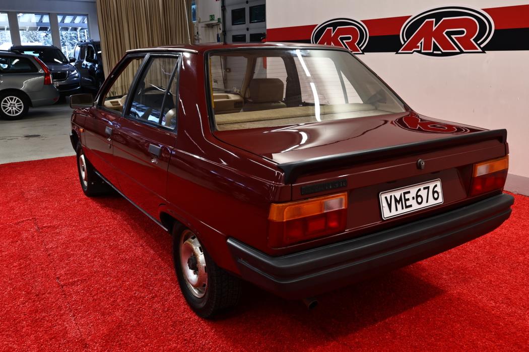 RENAULT 9 1982