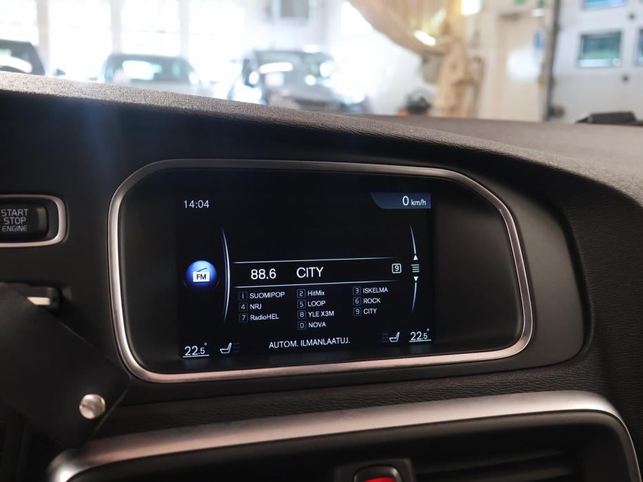 VOLVO V40 2016