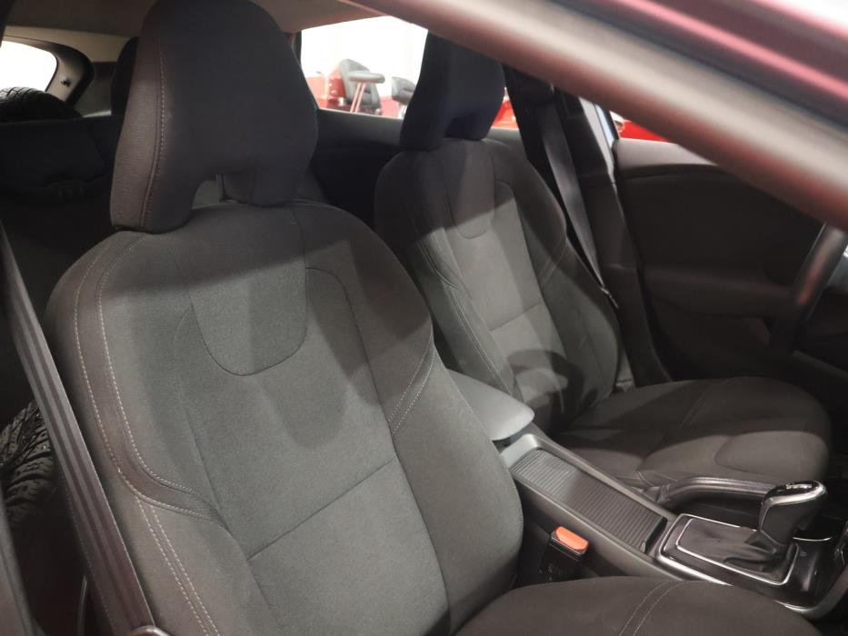 VOLVO V40 2016