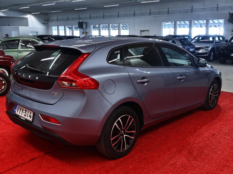 VOLVO V40 2016