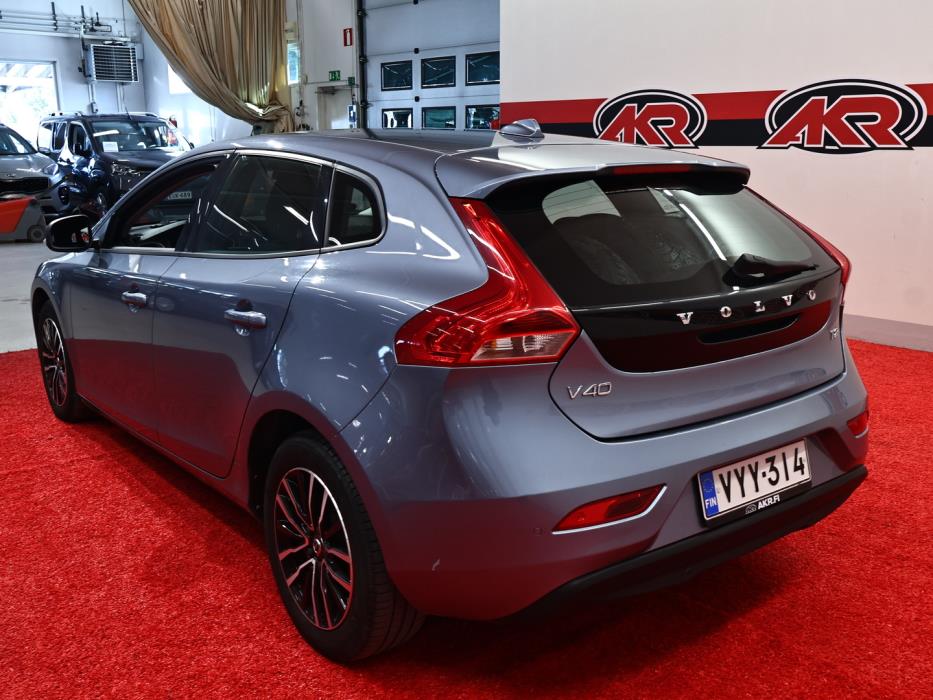 VOLVO V40 2016