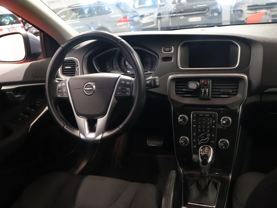 VOLVO V40 2016