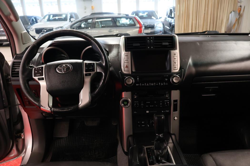 TOYOTA Land Cruiser 2012