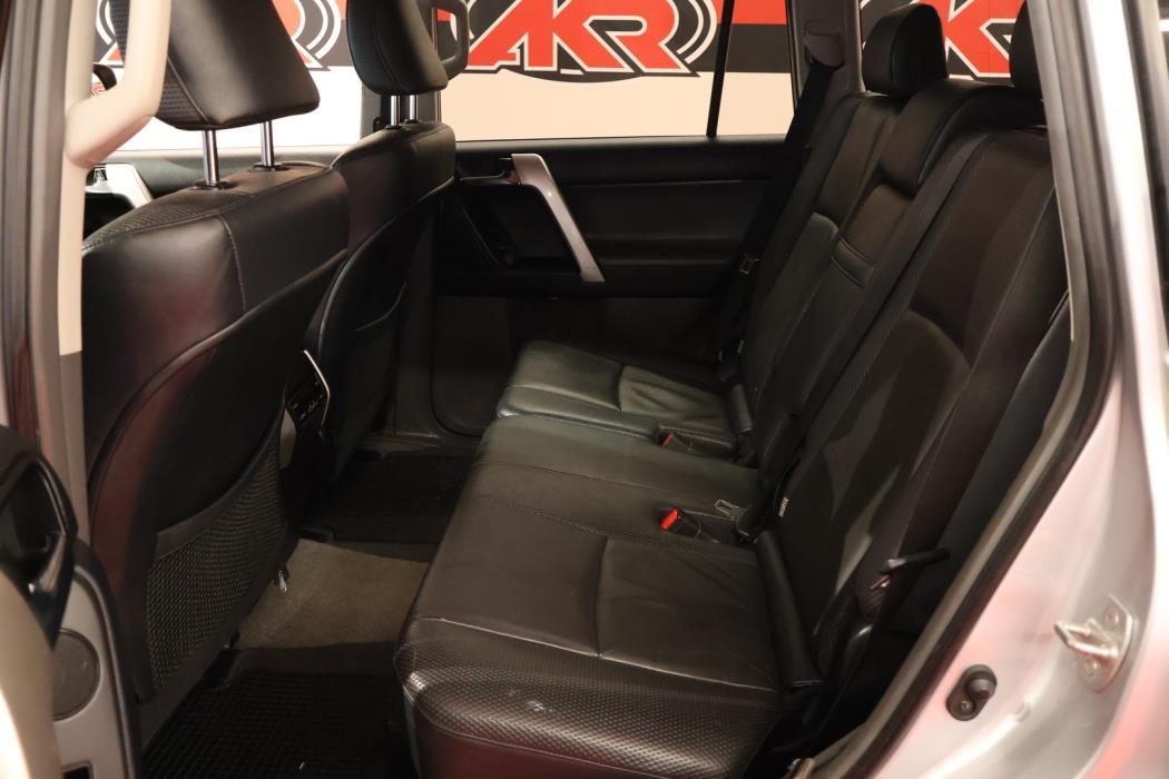 TOYOTA Land Cruiser 2012