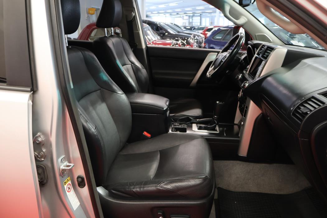 TOYOTA Land Cruiser 2012