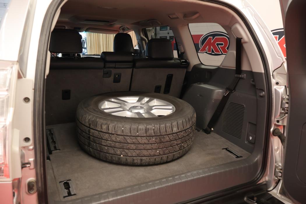 TOYOTA Land Cruiser 2012