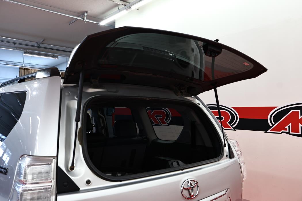 TOYOTA Land Cruiser 2012