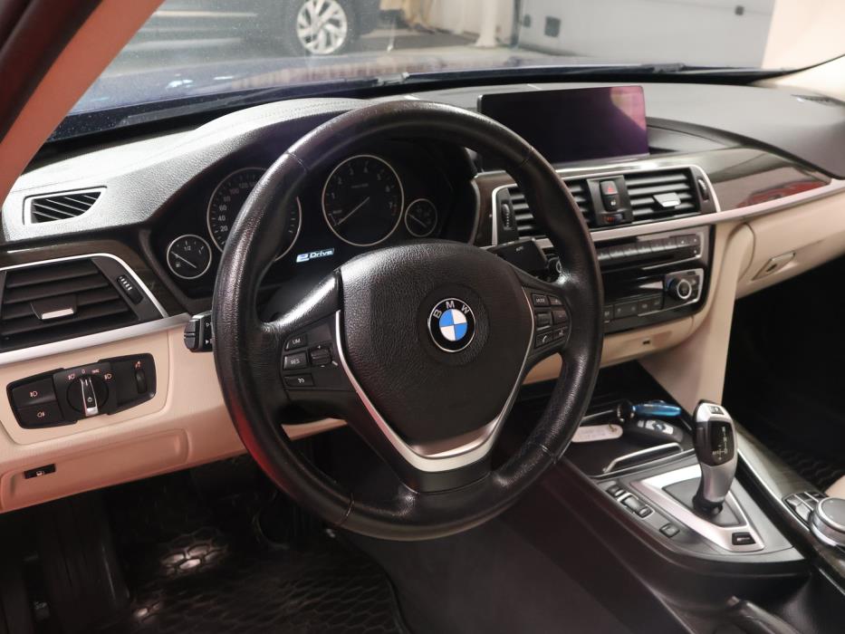 BMW 330E 2017