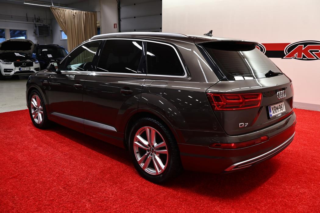 AUDI Q7 2016
