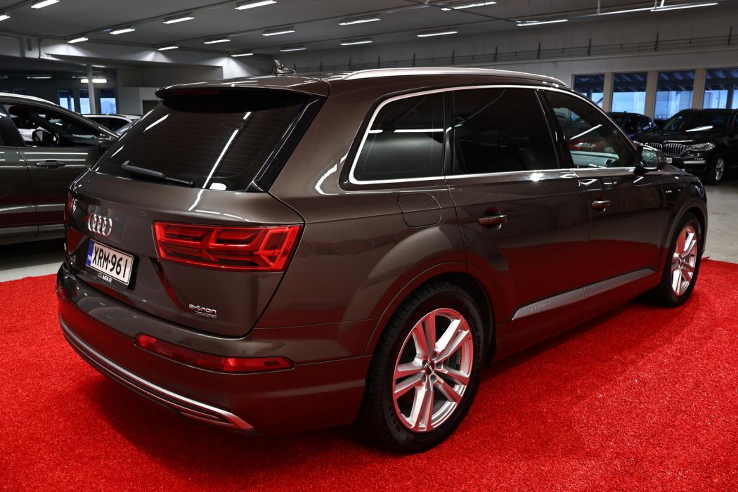 AUDI Q7 2016