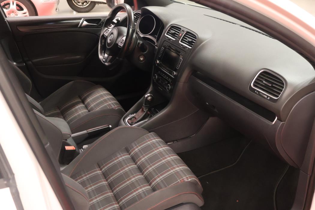 VOLKSWAGEN GOLF 2012