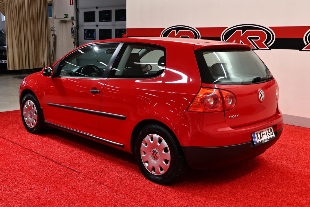 VOLKSWAGEN Golf 2004
