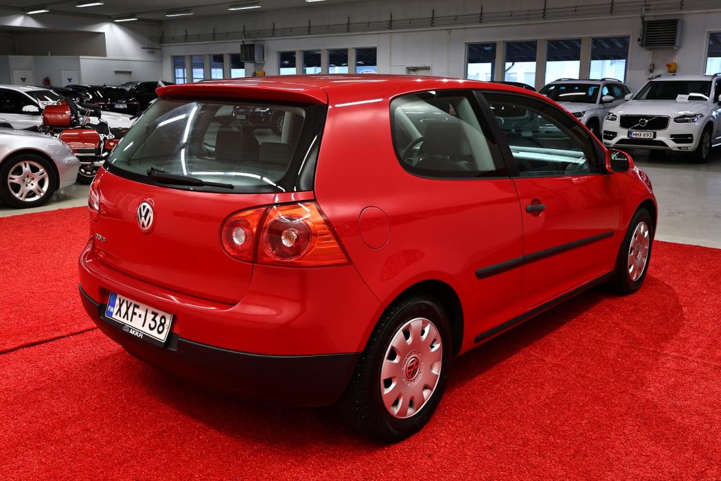 VOLKSWAGEN Golf 2004