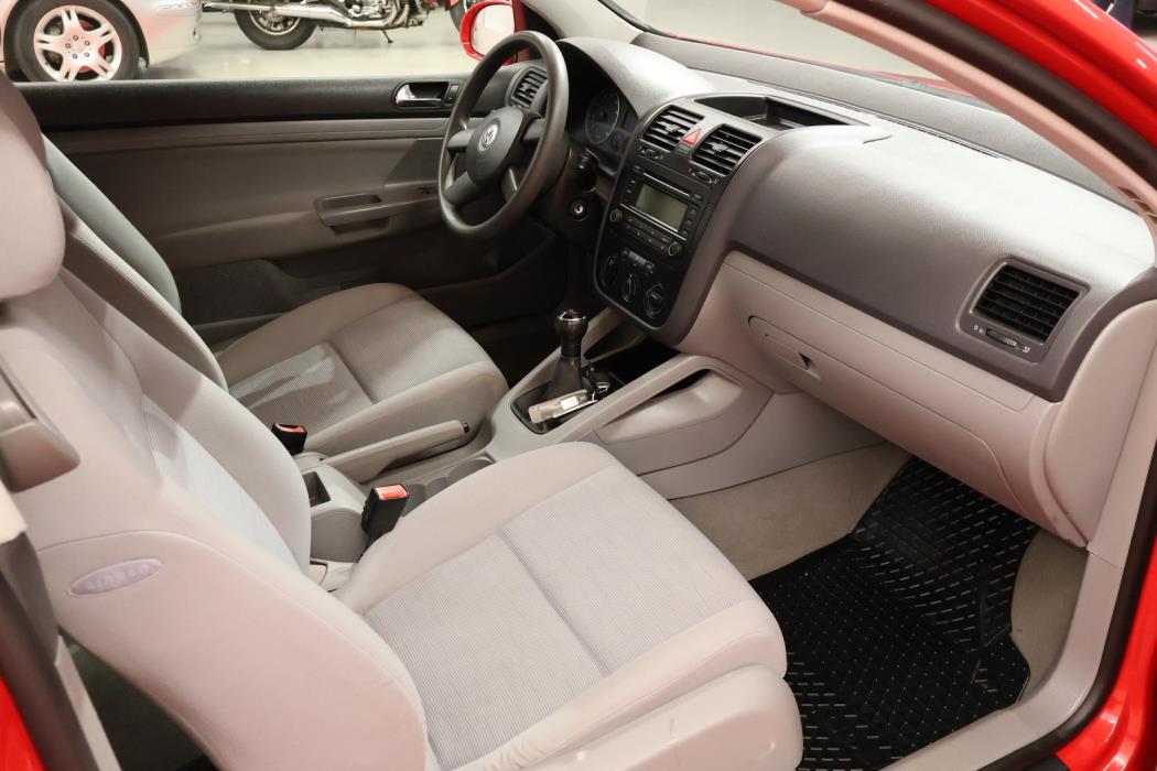 VOLKSWAGEN Golf 2004