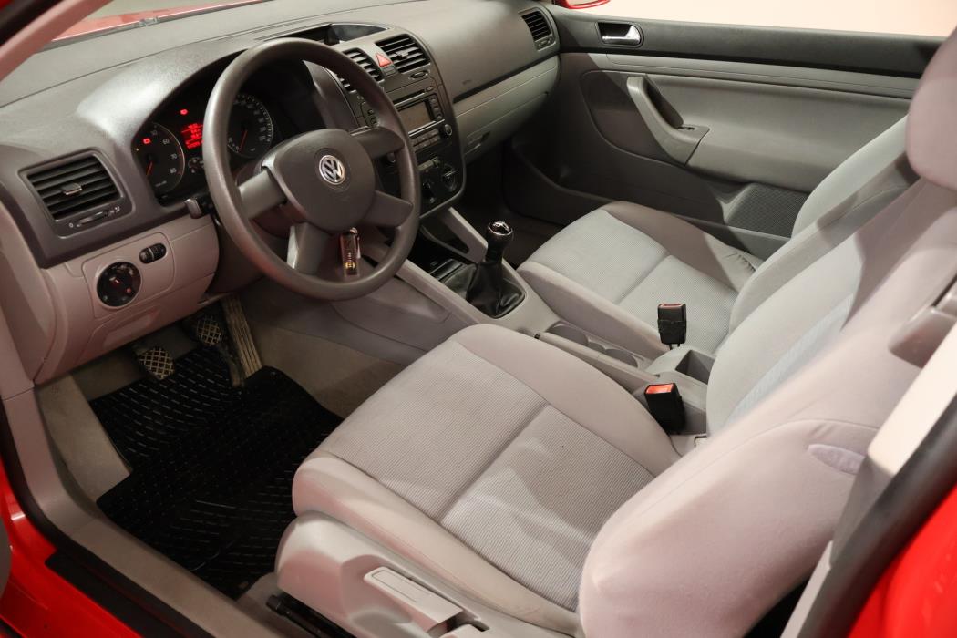 VOLKSWAGEN Golf 2004