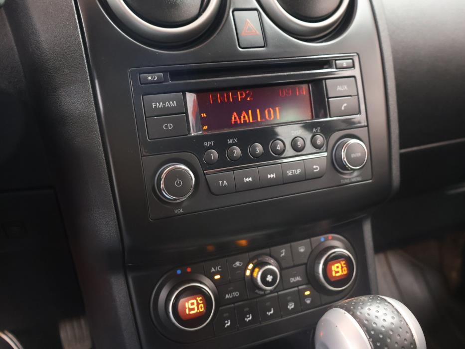 NISSAN Qashqai 2012