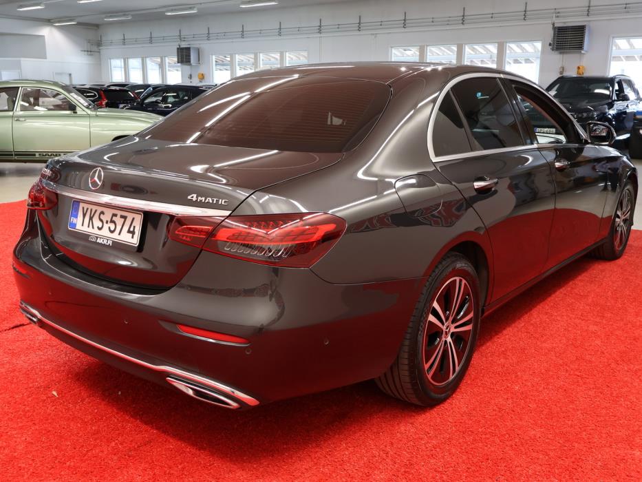 MERCEDES-BENZ E 2022