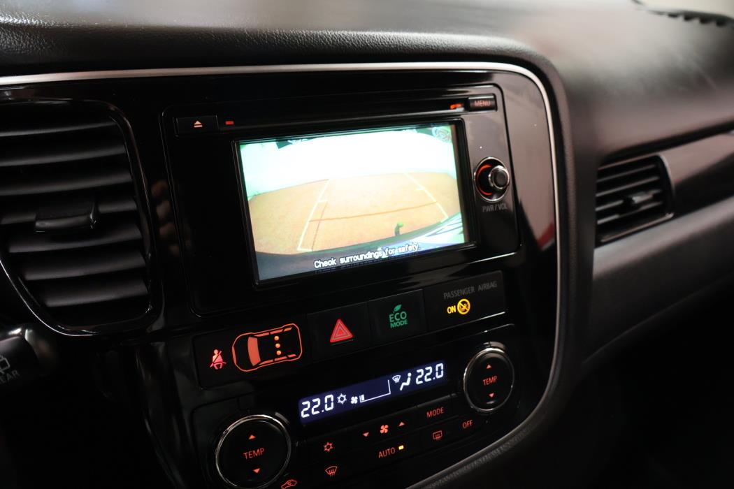 MITSUBISHI Outlander PHEV 2015