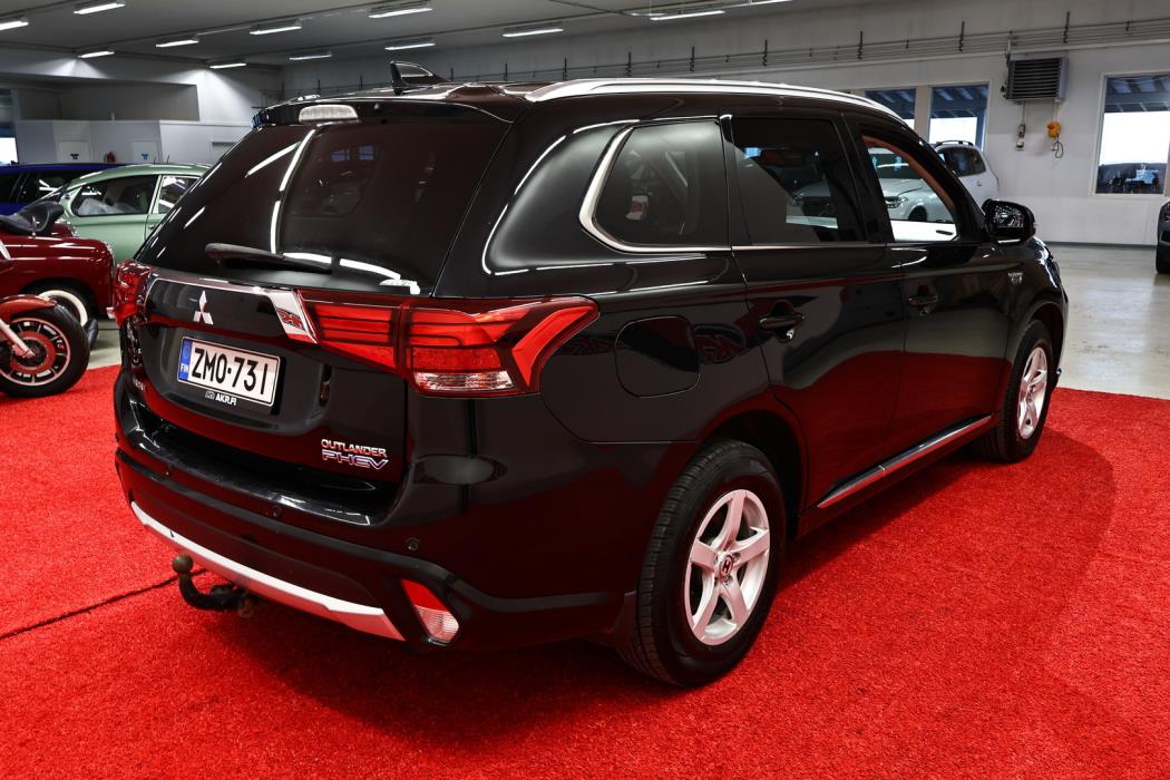 MITSUBISHI Outlander PHEV 2015
