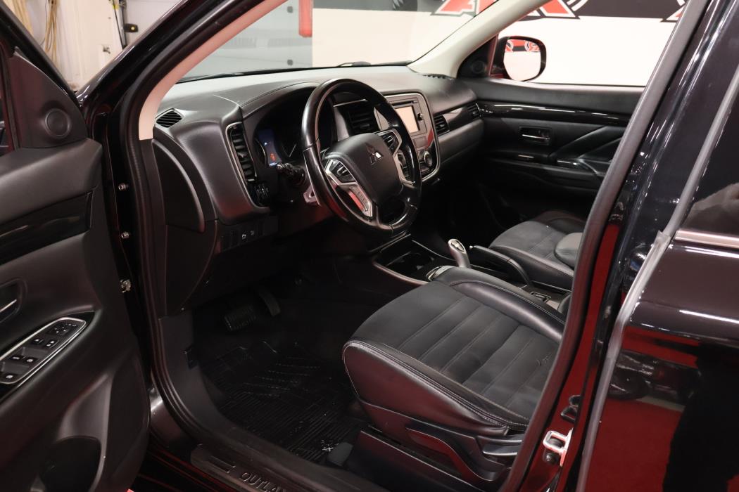 MITSUBISHI Outlander PHEV 2015