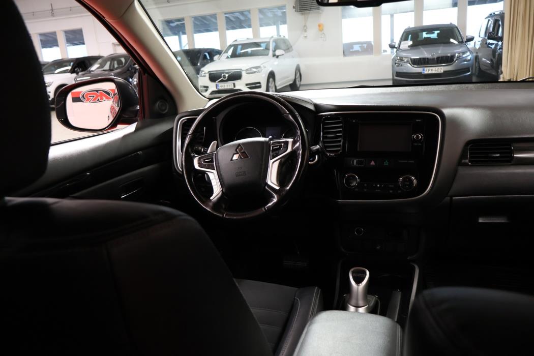 MITSUBISHI Outlander PHEV 2015