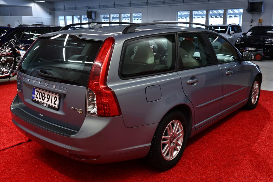 VOLVO V50 2010