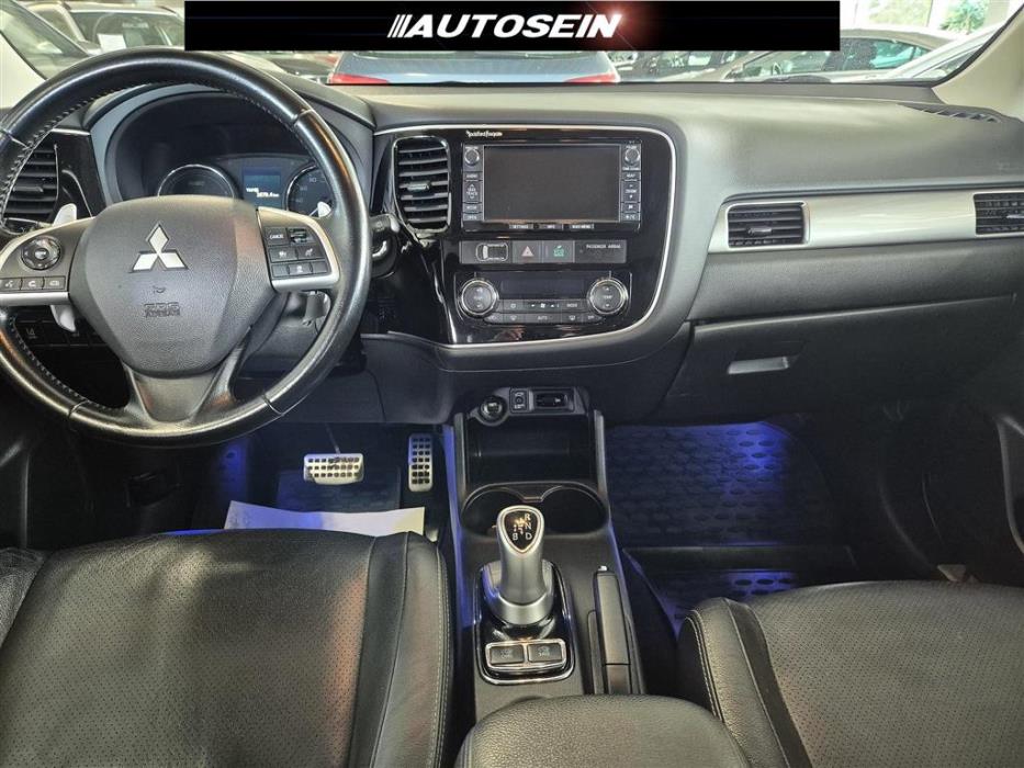 Mitsubishi Outlander PHEV 2014