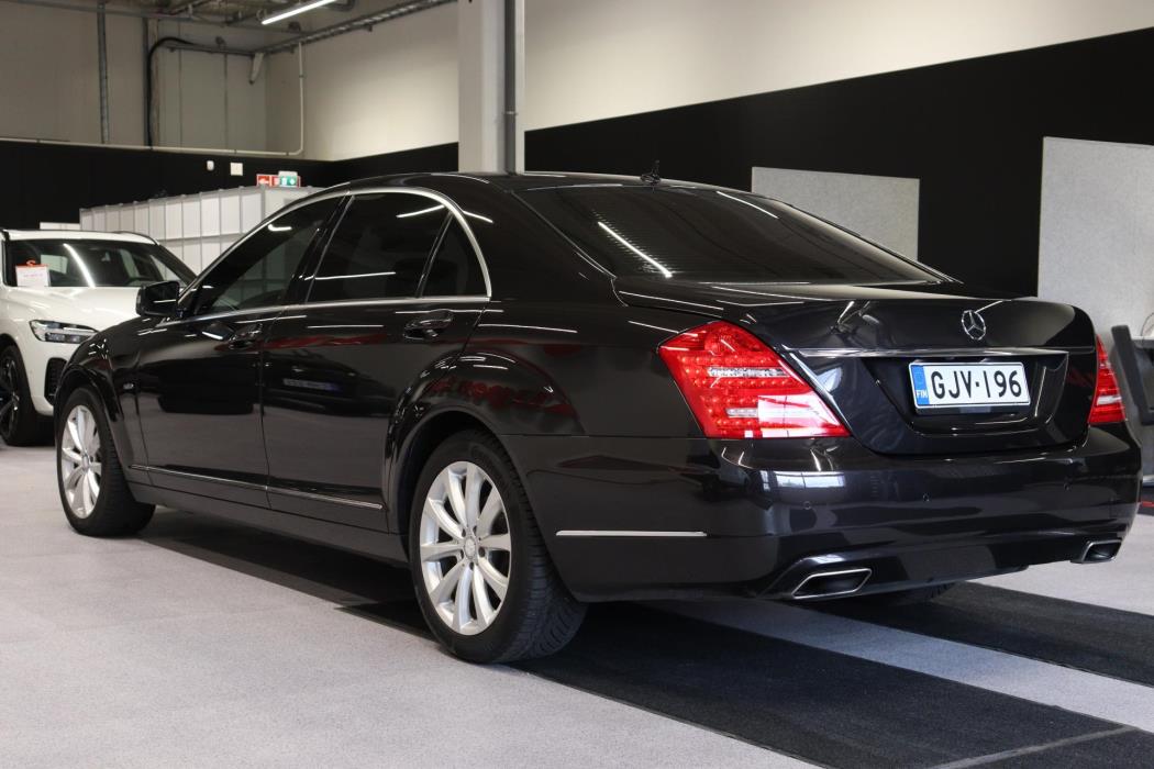 MERCEDES-BENZ S 2011