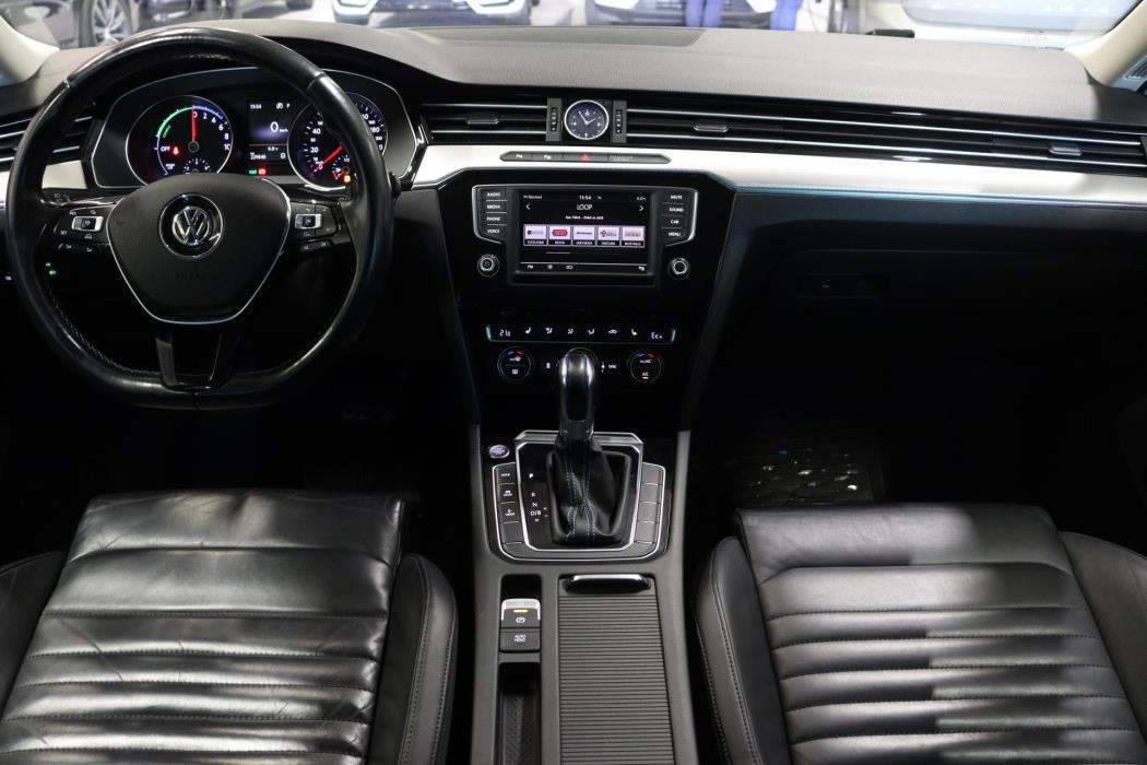 VOLKSWAGEN Passat 2016