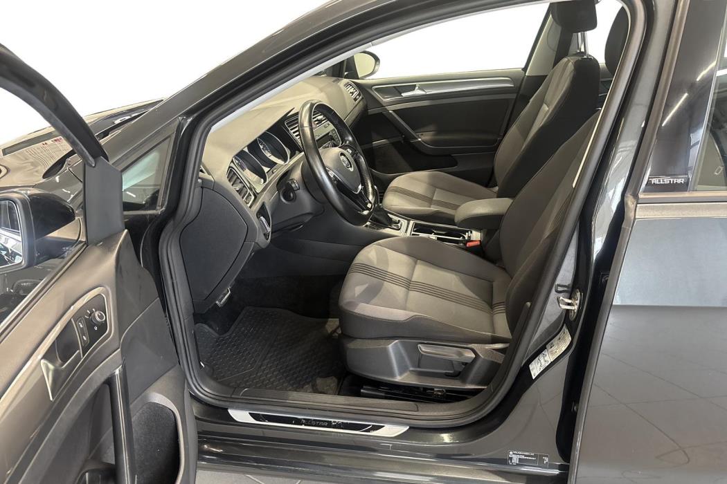 VOLKSWAGEN Golf 2016
