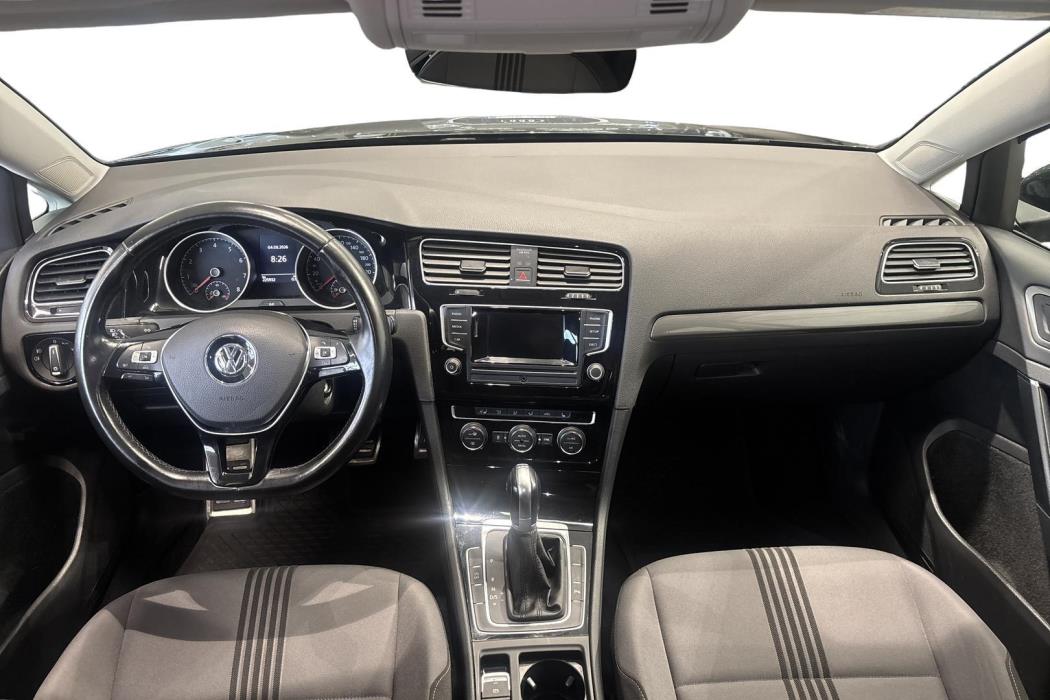 VOLKSWAGEN Golf 2016