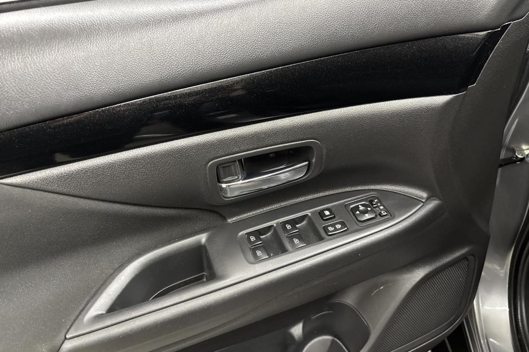 MITSUBISHI OUTLANDER 2020