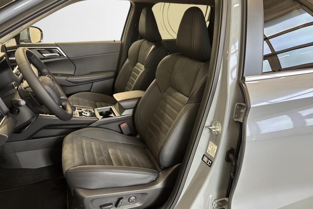 Mitsubishi Outlander 2025