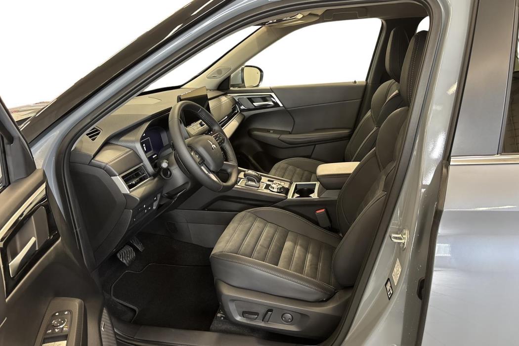 Mitsubishi Outlander 2025