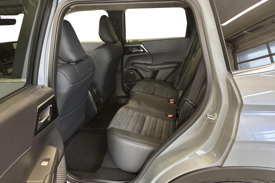 Mitsubishi Outlander 2025