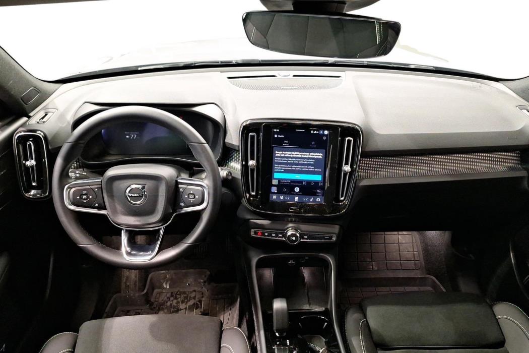 Volvo EX40 2025