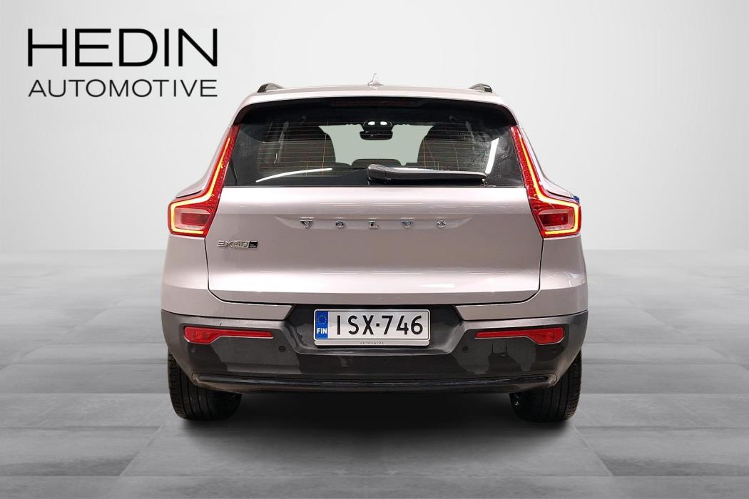 Volvo EX40 2025