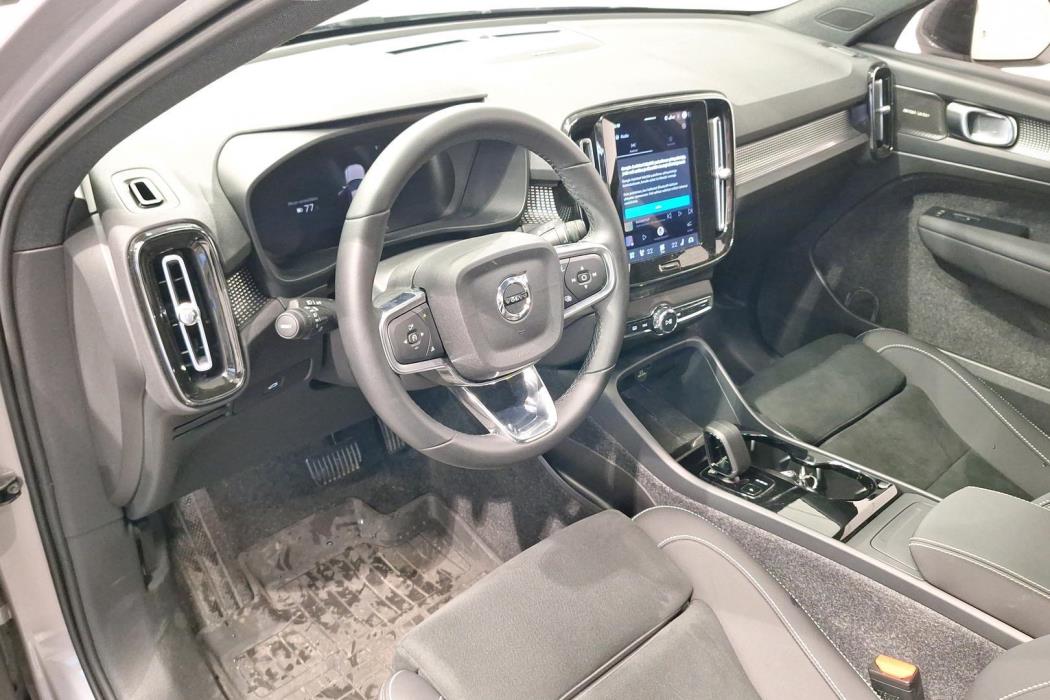 Volvo EX40 2025