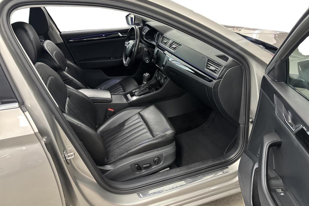 SKODA SUPERB 2016