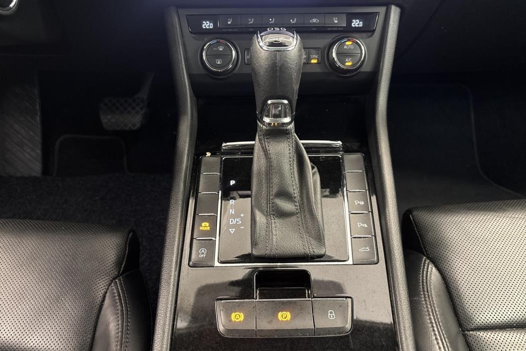 SKODA SUPERB 2016