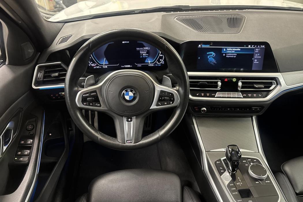 BMW 330 2021