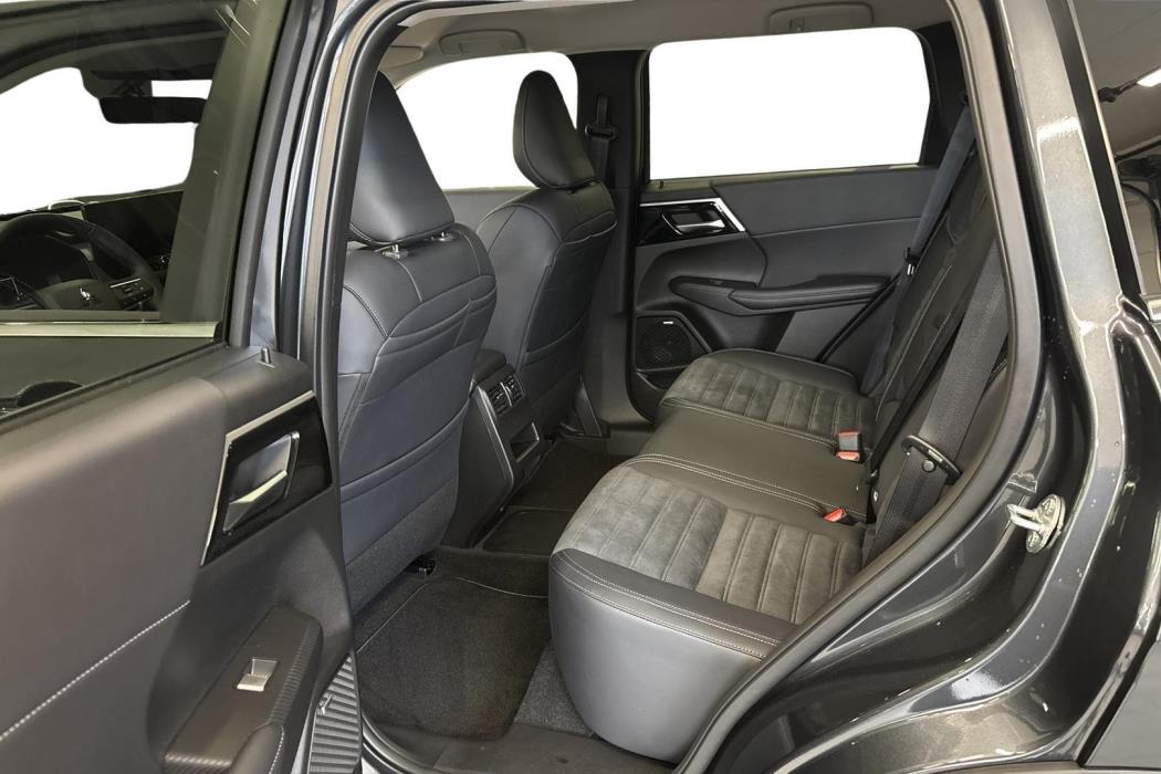 Mitsubishi Outlander 2025