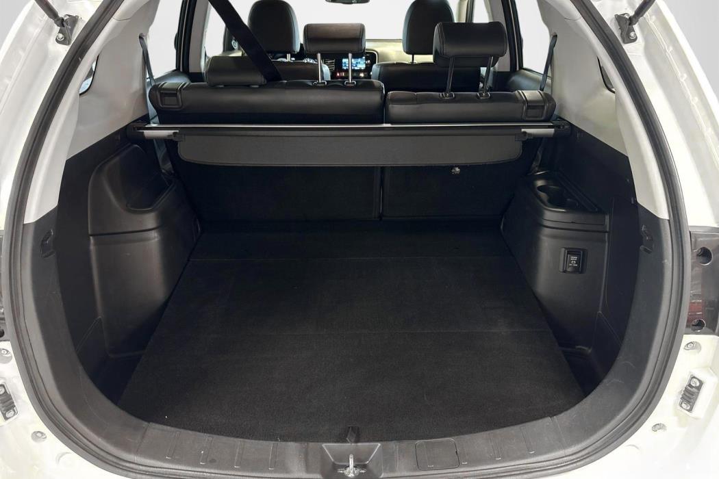Mitsubishi Outlander PHEV 2016