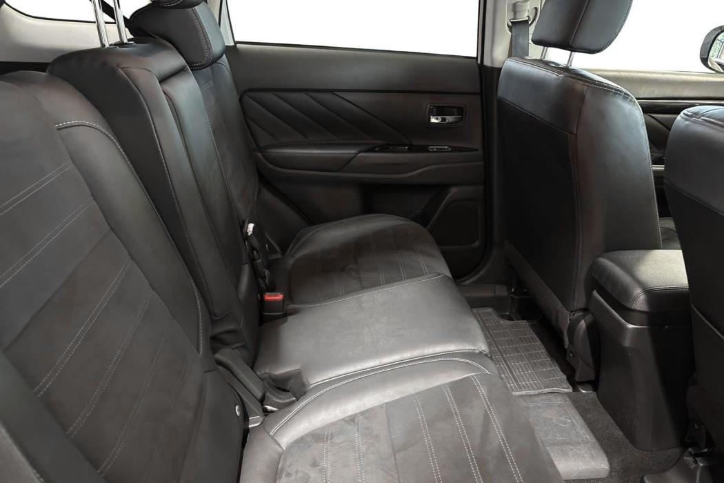 Mitsubishi Outlander PHEV 2016