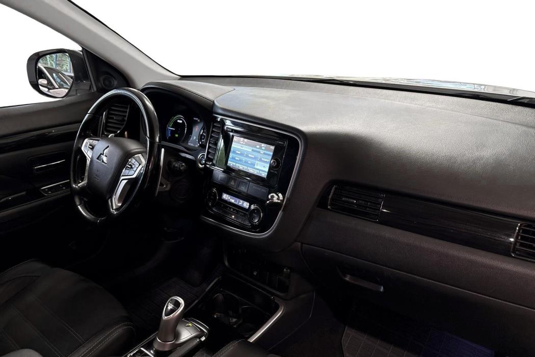 Mitsubishi Outlander PHEV 2016