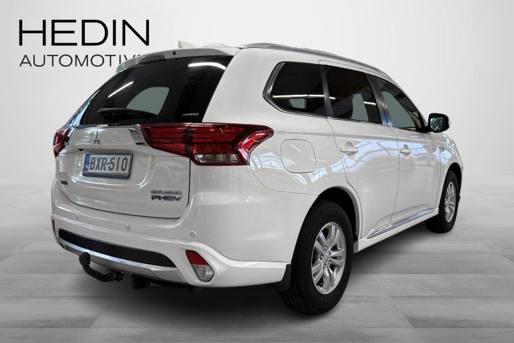 Mitsubishi Outlander PHEV 2016