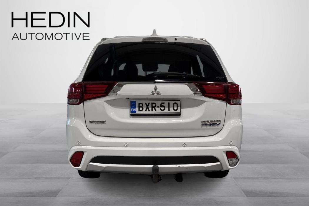 Mitsubishi Outlander PHEV 2016