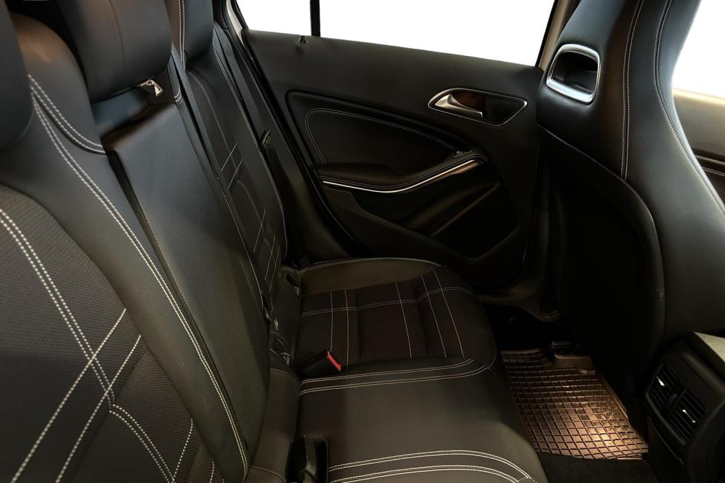 MERCEDES-BENZ A 2016