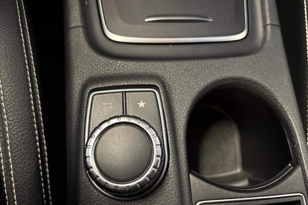 MERCEDES-BENZ A 2016