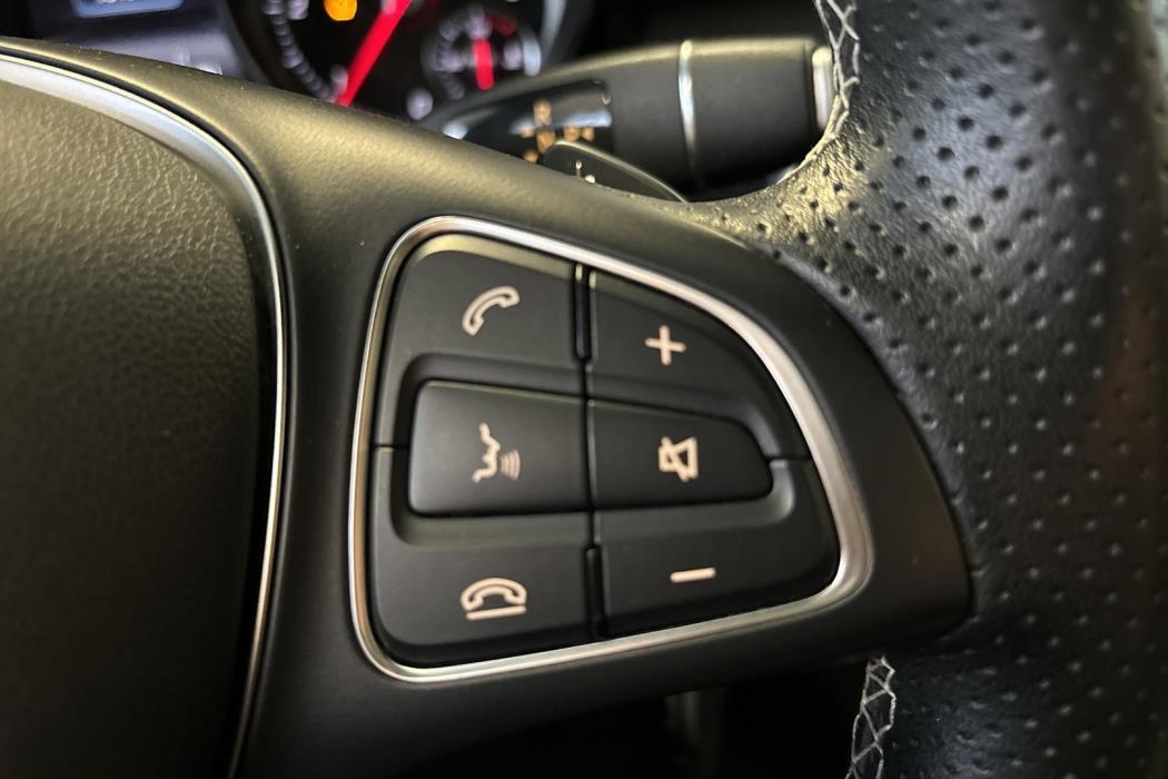 MERCEDES-BENZ A 2016